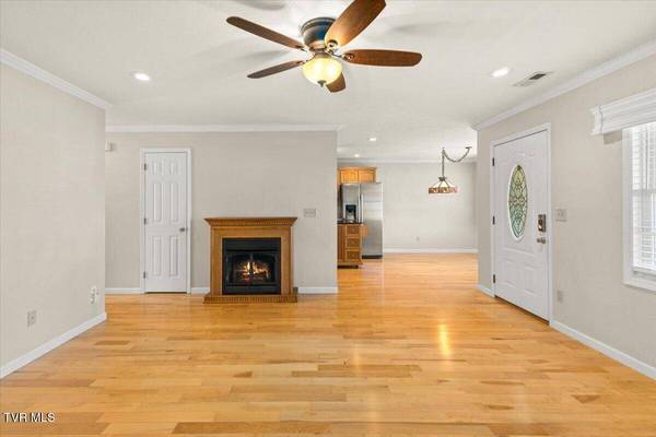 703 Main ST #Apt 3, Elizabethton, TN 37643