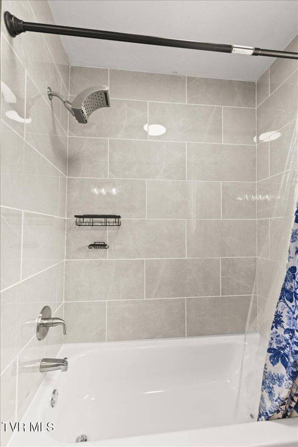 1321 Haga RD, Kingsport, TN 37660