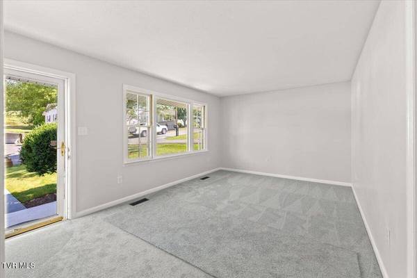129 Cherrywood LN, Bristol, TN 37620