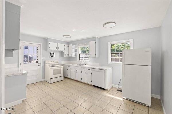 129 Cherrywood LN, Bristol, TN 37620