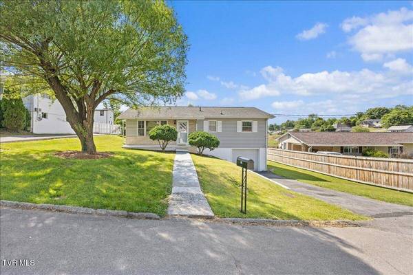 129 Cherrywood LN, Bristol, TN 37620