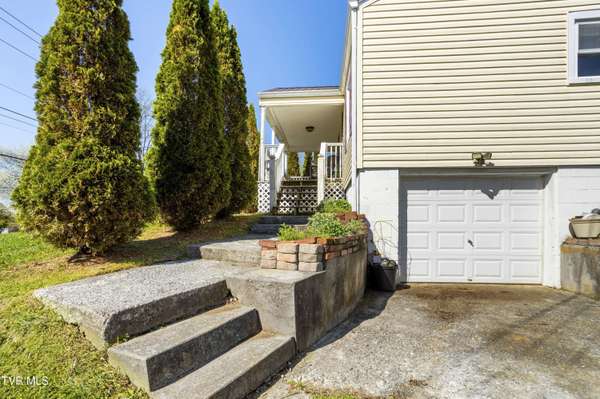 3324 Mckinley RD, Johnson City, TN 37604