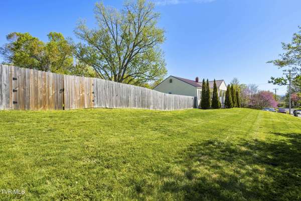 3324 Mckinley RD, Johnson City, TN 37604