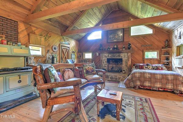 1929/1993 Bulldog RD, Trade, TN 37691