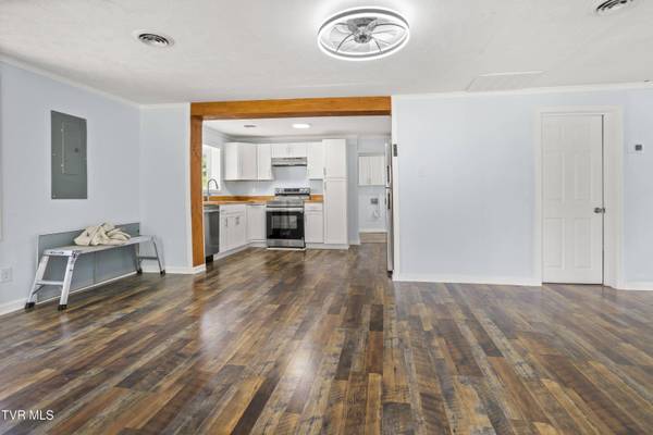 1219 Ledford ST, Elizabethton, TN 37643