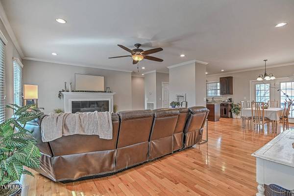 581 Robert CT, Johnson City, TN 37601