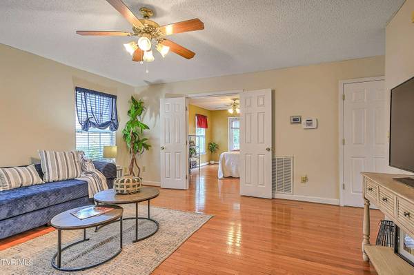104 Phillip Drew CT, Johnson City, TN 37604