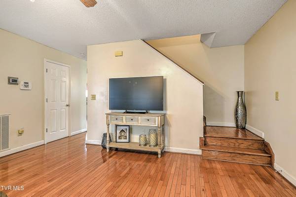 104 Phillip Drew CT, Johnson City, TN 37604