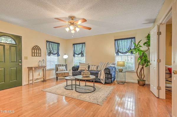 104 Phillip Drew CT, Johnson City, TN 37604
