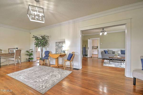 444 Cedar ST, Bluff City, TN 37618