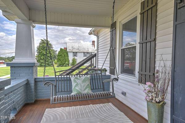 444 Cedar ST, Bluff City, TN 37618