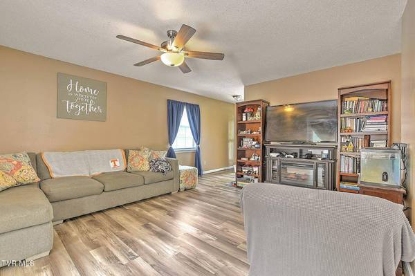 128 Saint James PL, Bristol, TN 37620