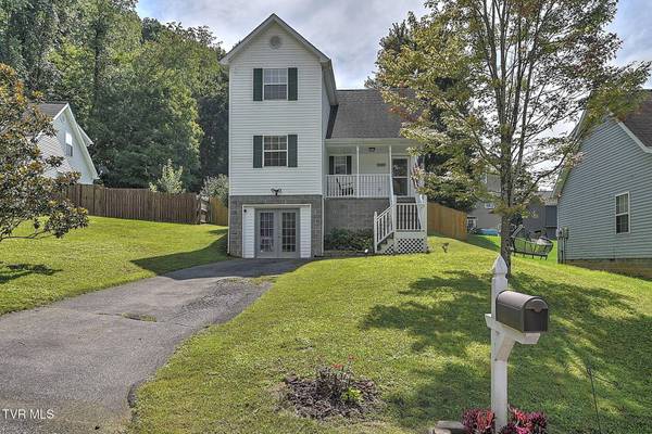 128 Saint James PL