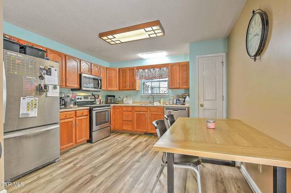 128 Saint James PL, Bristol, TN 37620