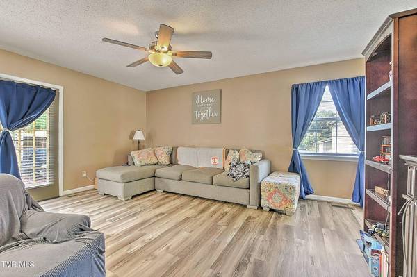 128 Saint James PL, Bristol, TN 37620