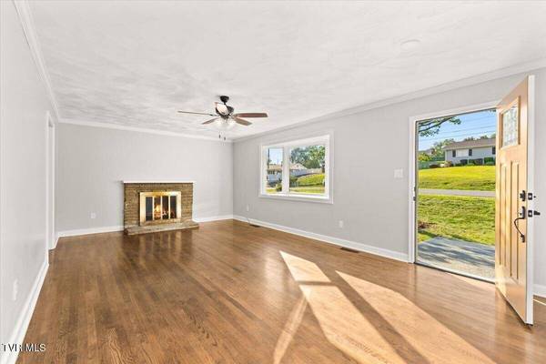 301 Carolyn CIR, Bristol, TN 37620