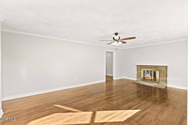 301 Carolyn CIR, Bristol, TN 37620