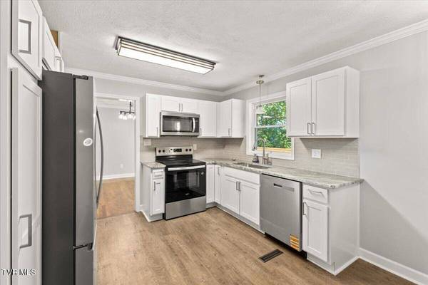 301 Carolyn CIR, Bristol, TN 37620