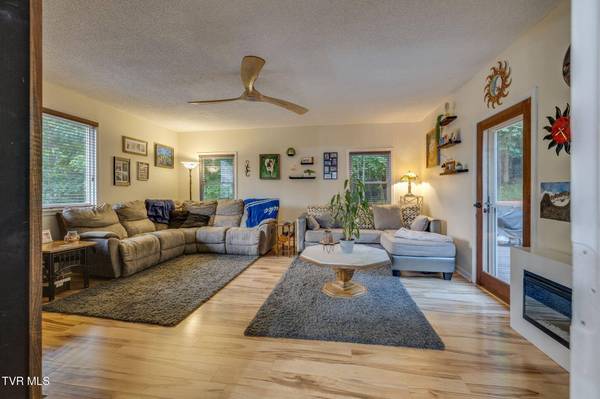 9484 Loudon DR, Bristol, VA 24202