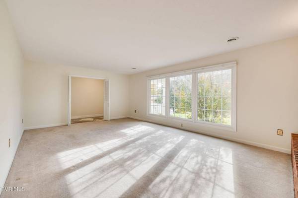 2460 Wildwood DR, Kingsport, TN 37660