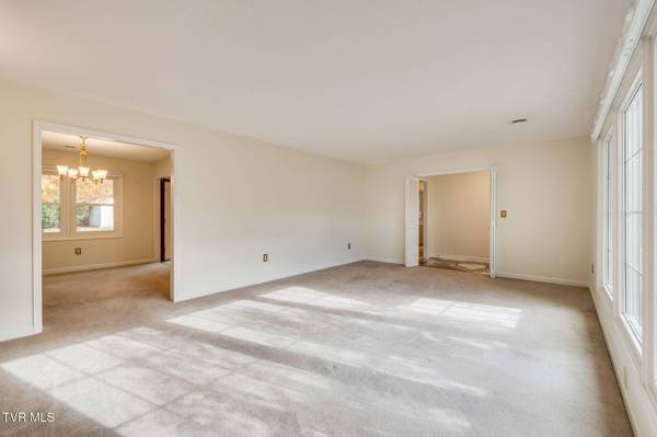 2460 Wildwood DR, Kingsport, TN 37660