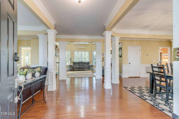 5500 Shawnee DR, Kingsport, TN 37664