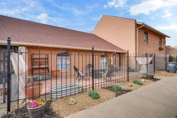 202 Phoenix CT #202, Kingsport, TN 37663