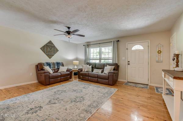 409 Birdie DR, Rogersville, TN 37857