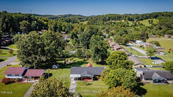 907 Ithaca ST, Mount Carmel, TN 37645