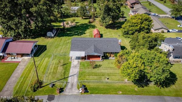 907 Ithaca ST, Mount Carmel, TN 37645