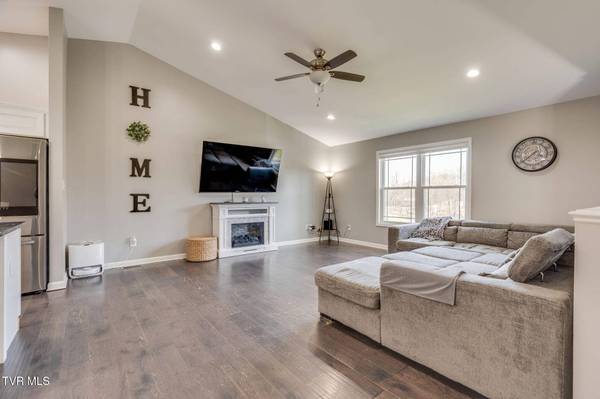 861 Cedar Branch RD, Kingsport, TN 37664