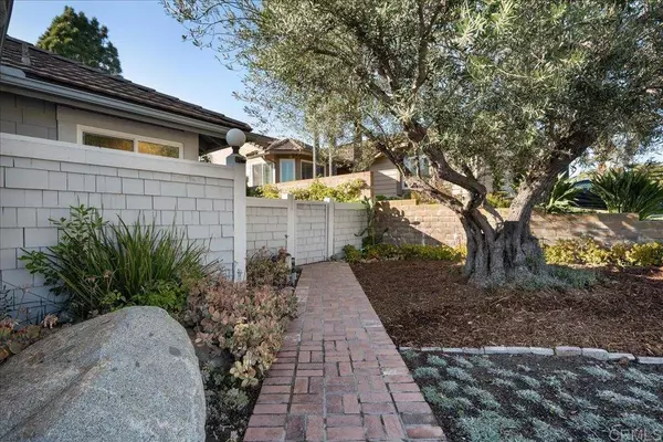 1981 Lemonwood LN, Vista, CA 92081