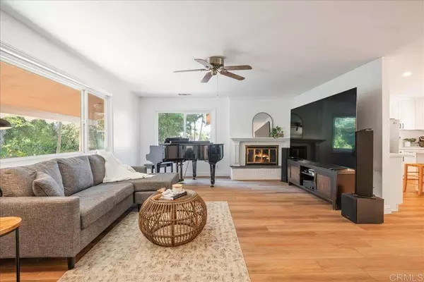 1210 Dolphin CIR, Vista, CA 92084