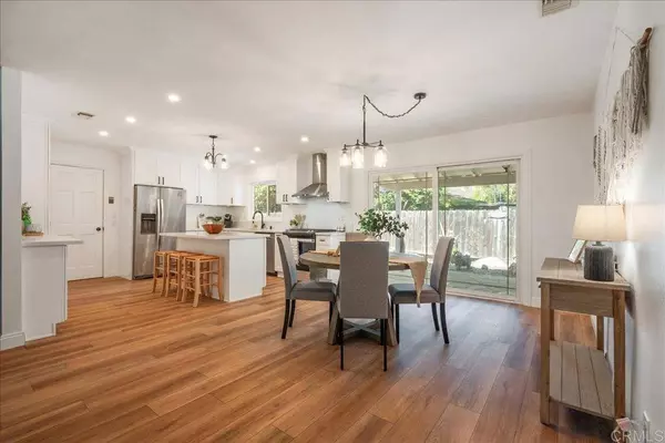 1210 Dolphin CIR, Vista, CA 92084