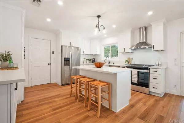 1210 Dolphin CIR, Vista, CA 92084