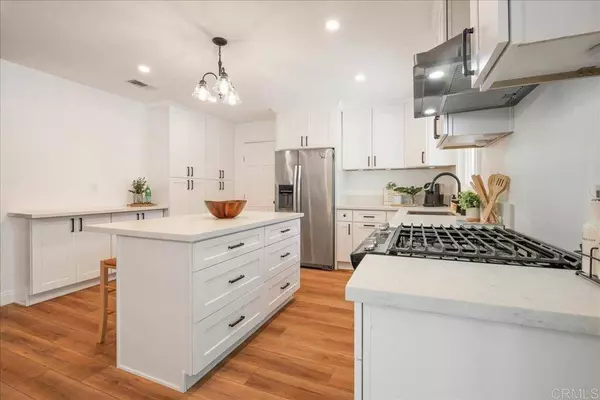 1210 Dolphin CIR, Vista, CA 92084