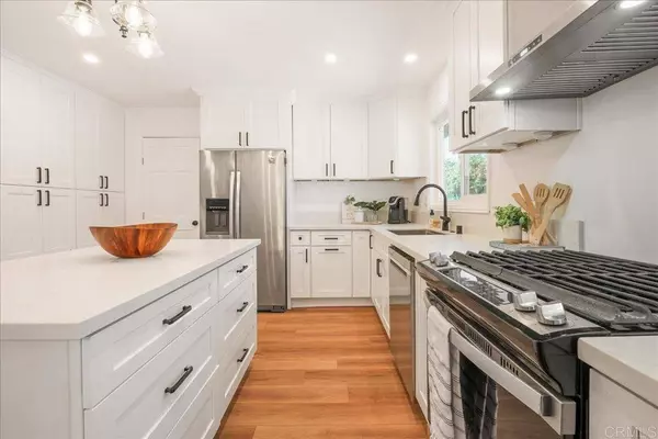 1210 Dolphin CIR, Vista, CA 92084