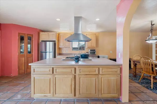 1140 Tower DR, Vista, CA 92083