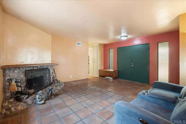 1140 Tower DR, Vista, CA 92083