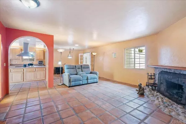 1140 Tower DR, Vista, CA 92083