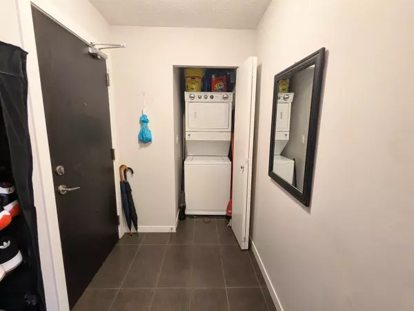 2133 Douglas RD #2009, Burnaby, BC V5C 0E9