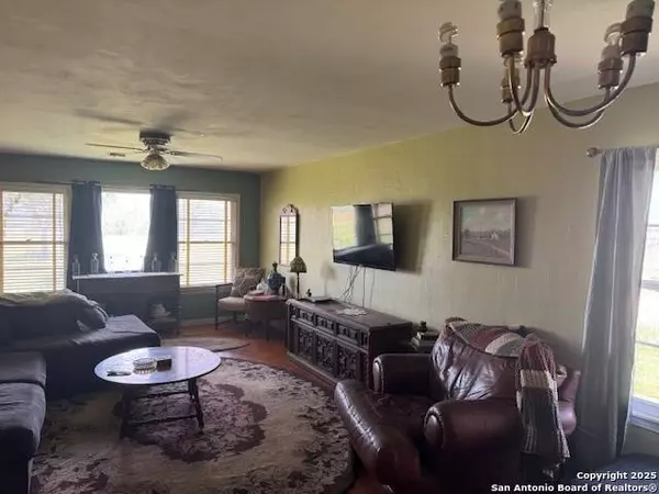 11295 Loop 107, Adkins, TX 78101