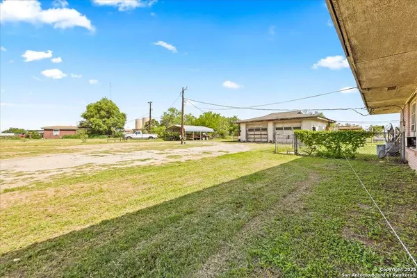 11295 Loop 107, Adkins, TX 78101