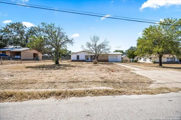 19239 McDonald, Lytle, TX 78052