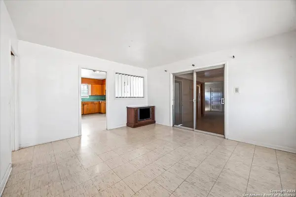 19239 McDonald, Lytle, TX 78052