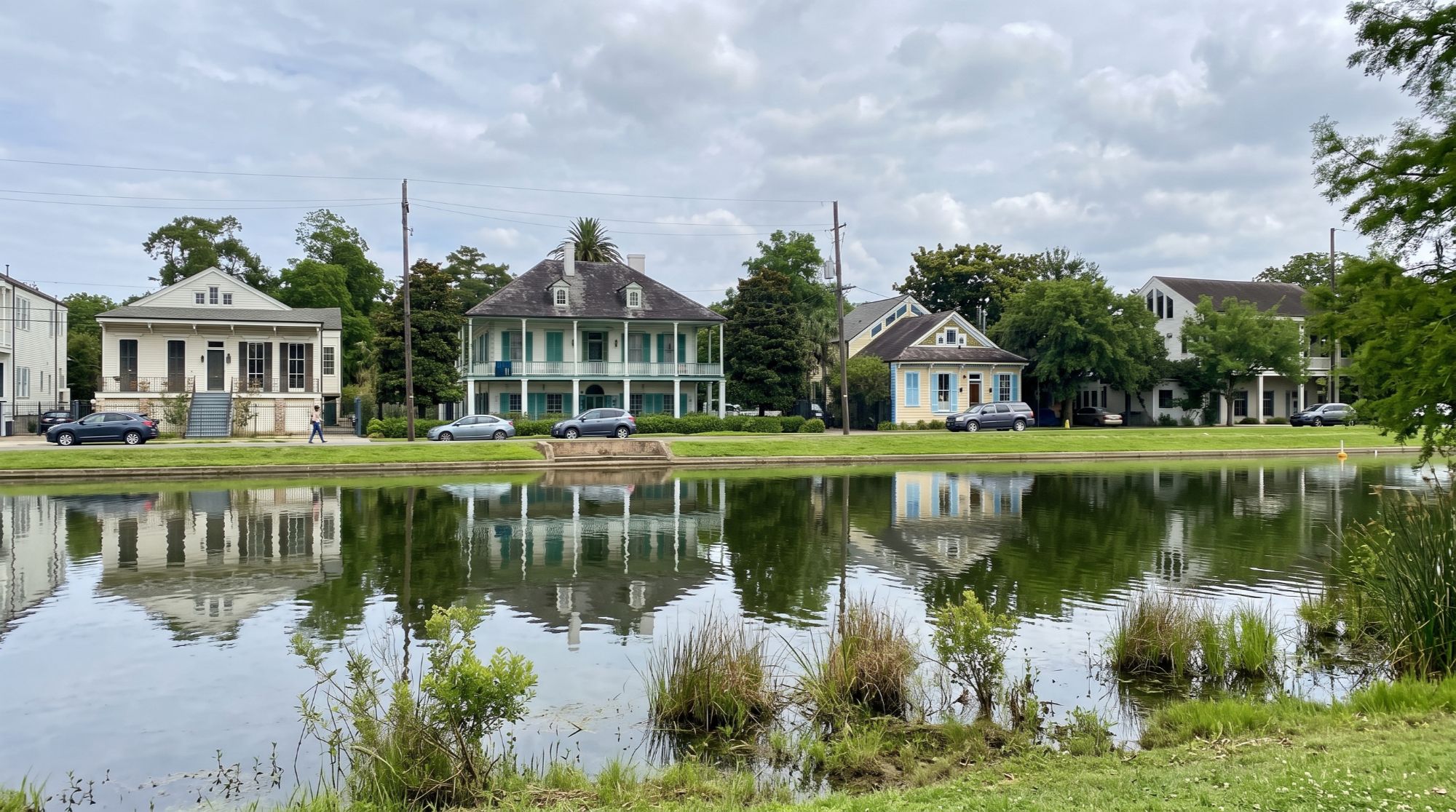 Raised cottage under live oaks in Bayou St. John, New Orleans