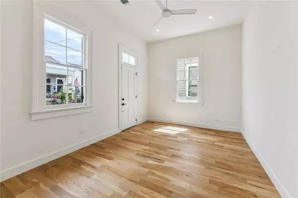 2421 ROUSSEAU ST, New Orleans, LA 70130