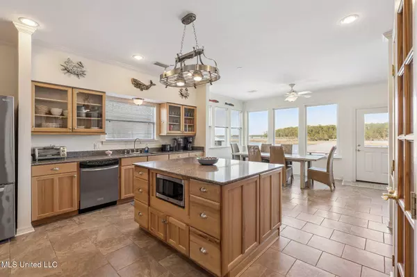 104 Poplar Point, Pass Christian, MS 39571