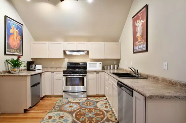 4117 Perrier St New Orleans 70115 - Irene Kitchen