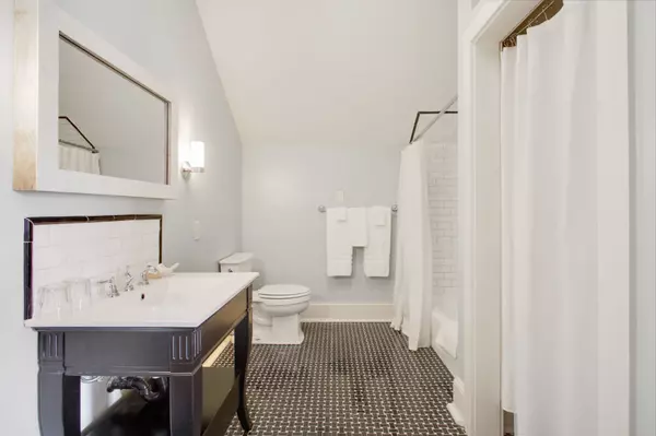 4117 Perrier St New Orleans 70115 - Irene Bath